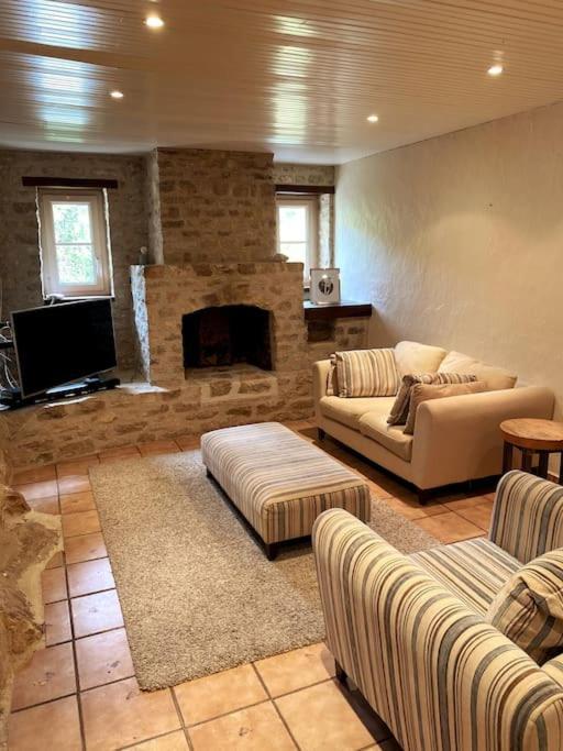 Uniquely Private Holiday Villa In The Charente Puyreaux Exteriör bild