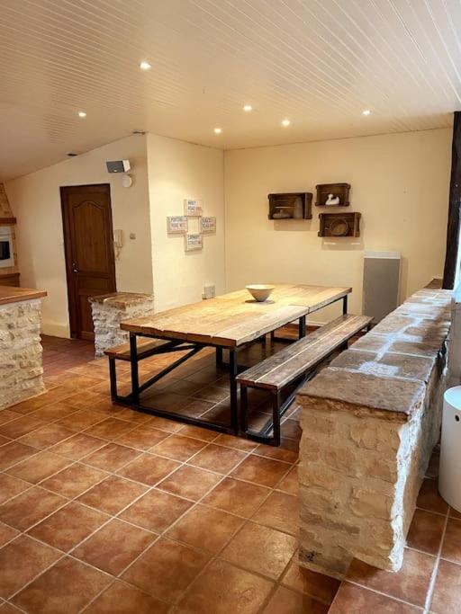 Uniquely Private Holiday Villa In The Charente Puyreaux Exteriör bild