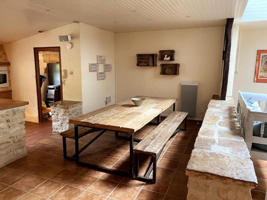 Uniquely Private Holiday Villa In The Charente Puyreaux Exteriör bild